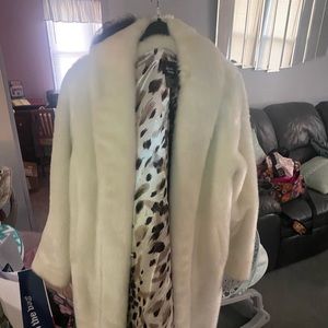 Dennis basso king white faux coat…like new